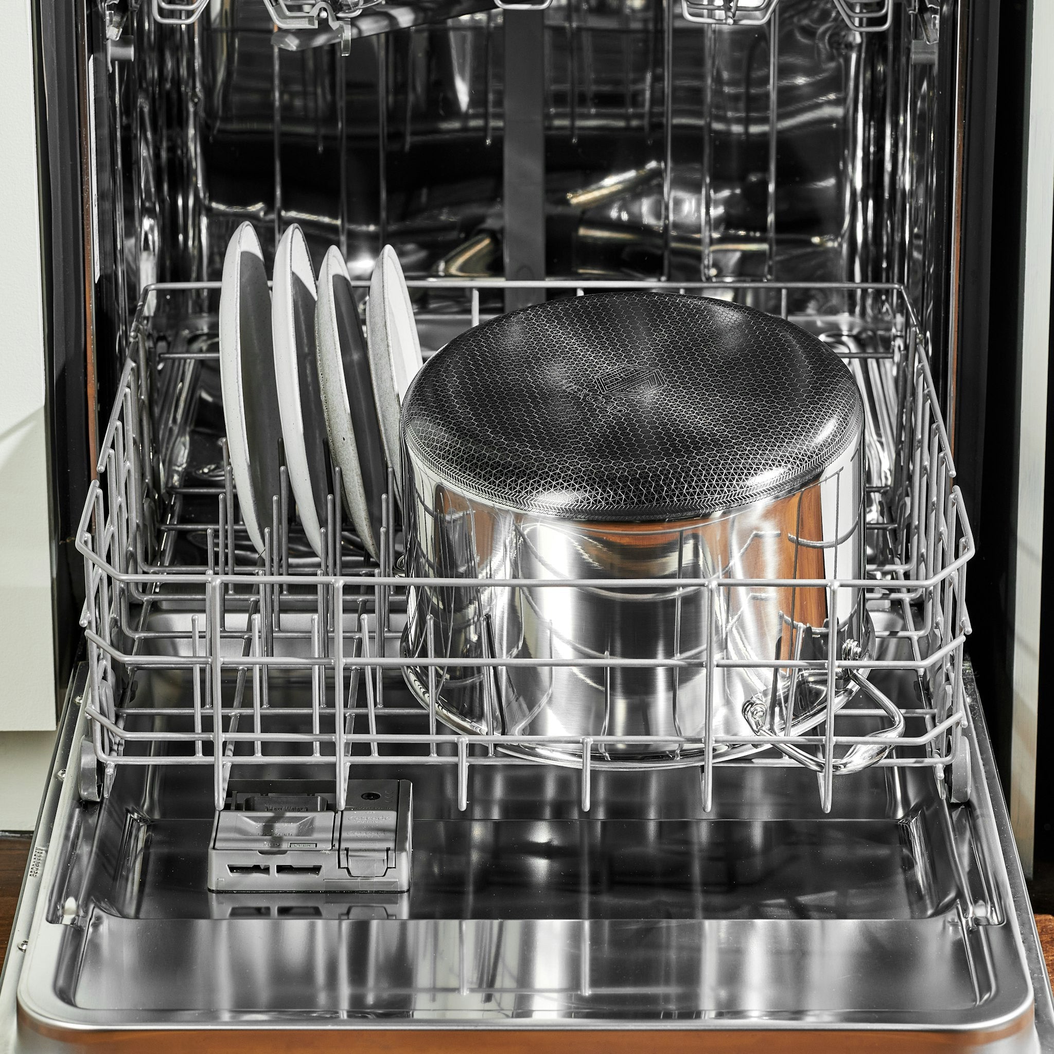 Hybrid Stock Pot with Lid, 10-Qt